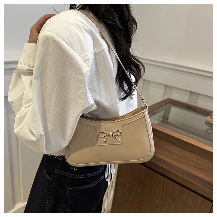 Stylish Shoulder Bag with Metal Bow Decoration, Versatile Underarm Bag, Classic Brown and Black Baguette Bag for Women Daily Use